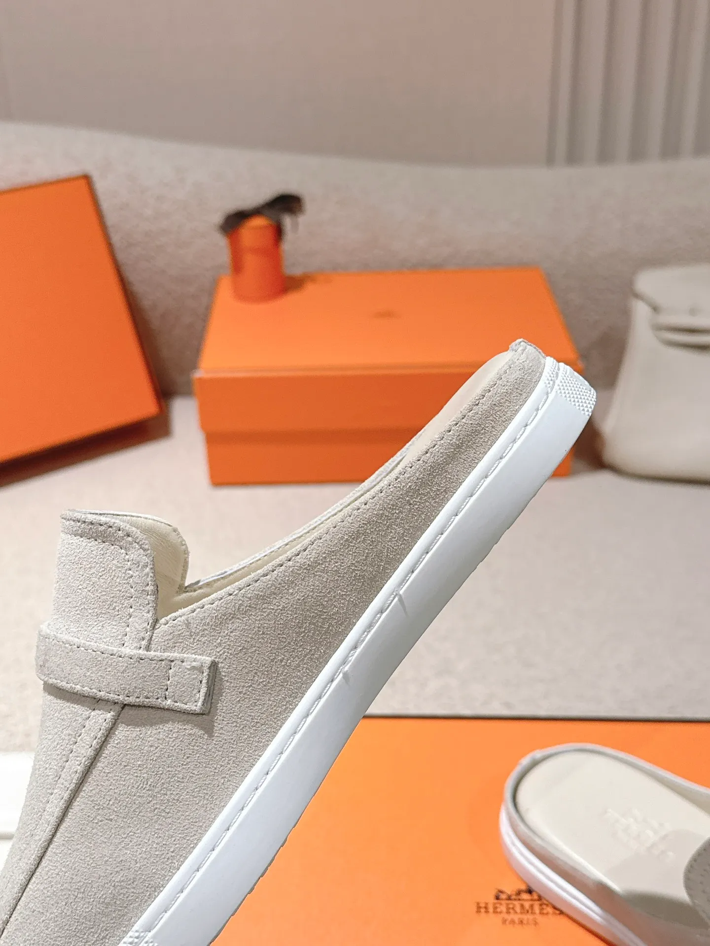 Men's men's shoes 💰560💰 Hermes 25ss new autumn and winter loafers, British retro design, classic and durable! Original reverse mold last, the ultimate 1:1 shape. Fabric: Cow suede/calfskin Lining: Imported sheepskin lining Outsole: Open-molded rubber sole Size: 35-45